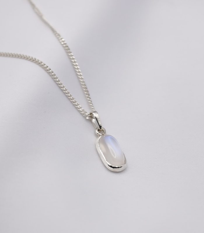 Elegant oval moonstone pendant in 925 sterling silver, showcasing a soft iridescent glow with a minimalist setting – inspired by Sri Lankan heritage and lunar beauty.